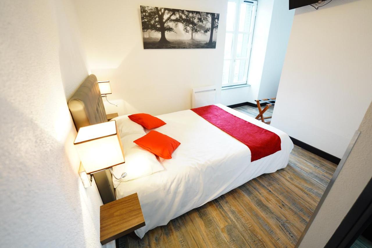 Logis Le Relais Des Remparts Hotel 2*