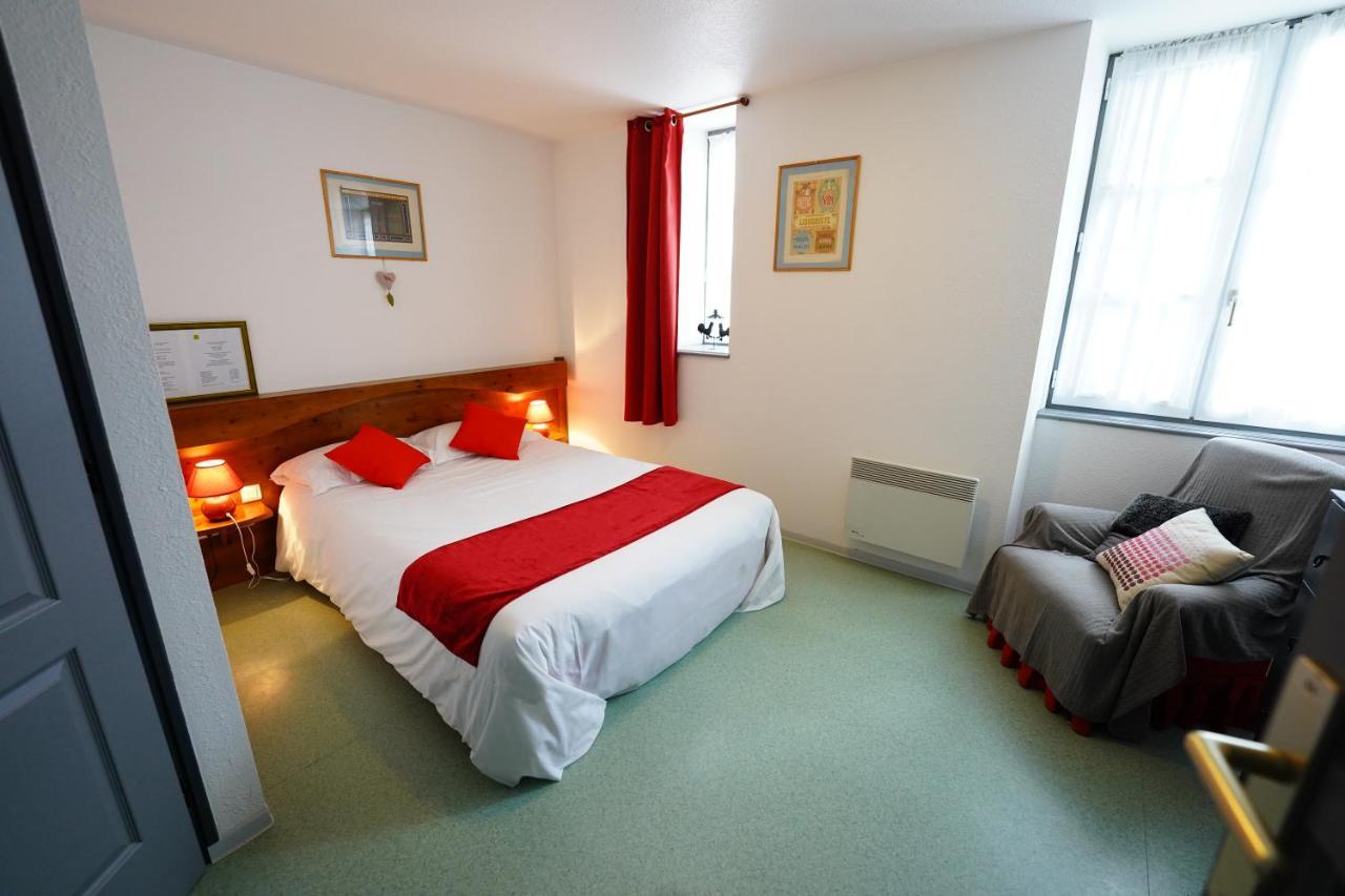 Logis Le Relais Des Remparts Hotel 2*