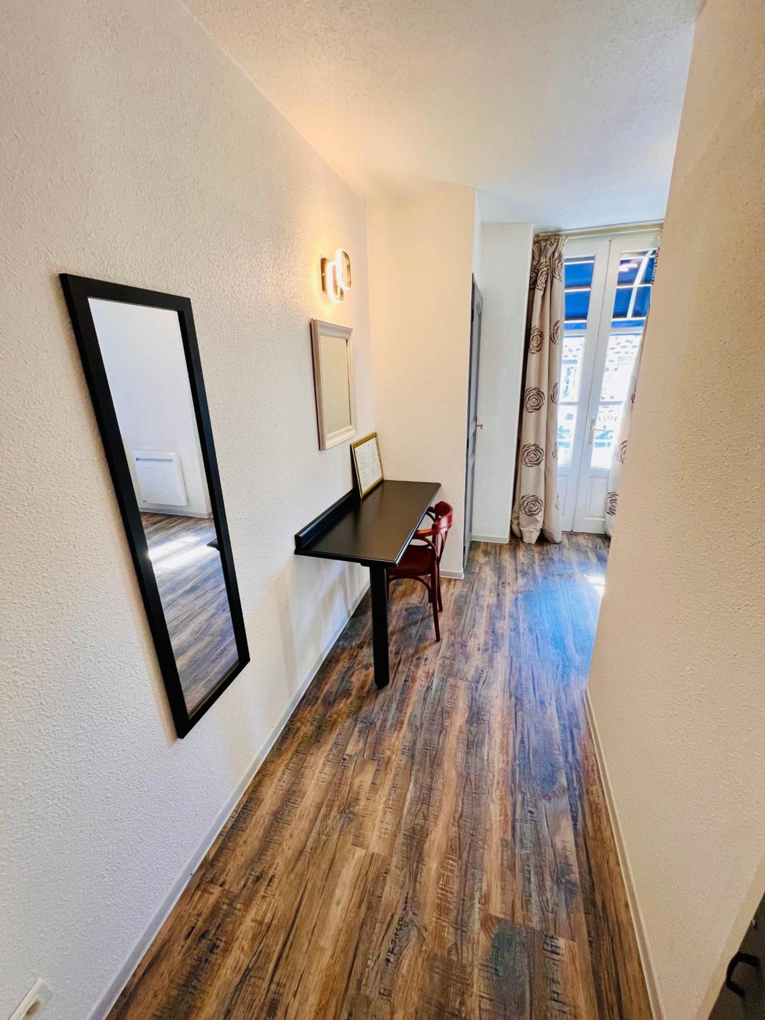 Logis Le Relais Des Remparts Hotel 2*