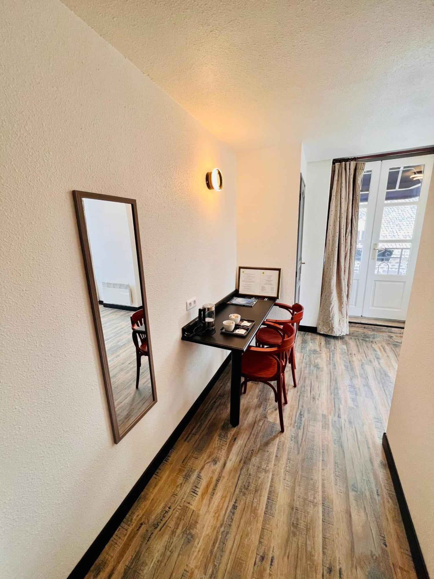 Logis Le Relais Des Remparts 2* Allanche